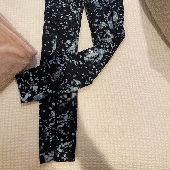 Lulu lemon Fast and Free leggings size 2 - Picture 2 of 2